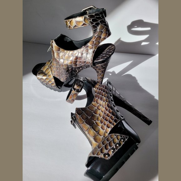Donna Karan New York Silver Crocodile Heels - Picture 1 of 6